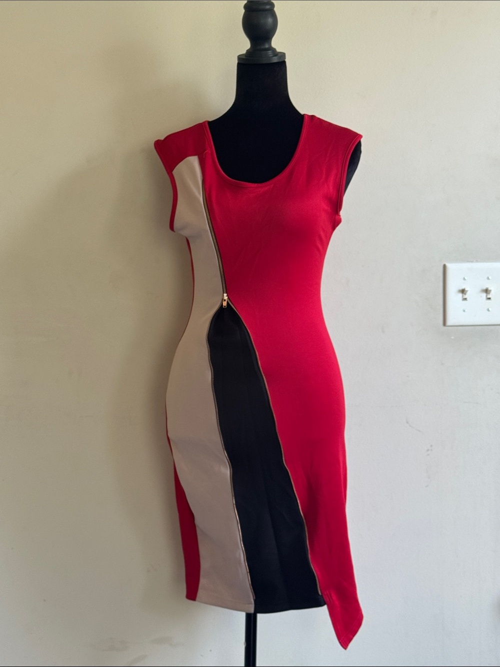 Red Colorblock Sleeveless Sheath Dress with Zipper Detail